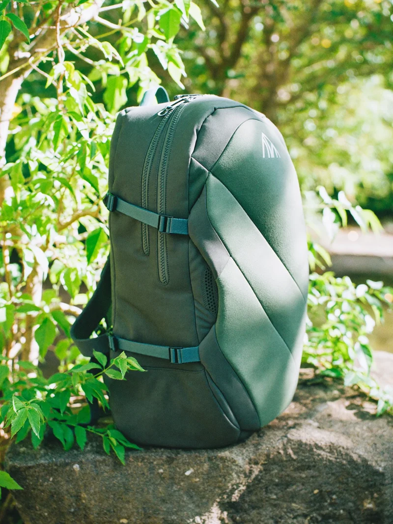 Illustration: Entwurf eines technischen Tagesrucksacks ohne Logos